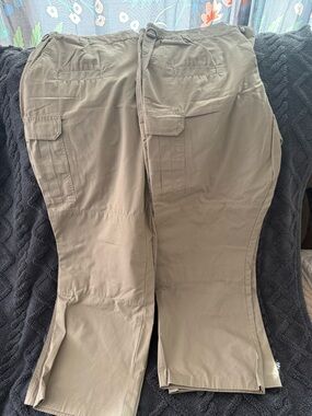 (2) GALLS Women’s size 18 x 32 tan Cargo Pants